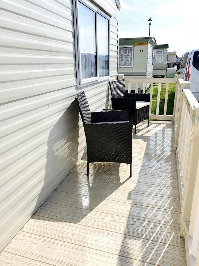 Premium Accommodation With Luxury Hot-Tub And Decking Area, Near Fantasy Island Ingoldmells Exterior photo